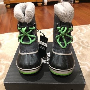 New In Box w/ Tags- Childrens Sorel winter boots 9